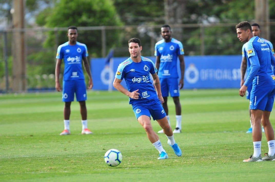 Tcnico Abel Braga comandou atividade fechada  imprensa na Toca da Raposa II