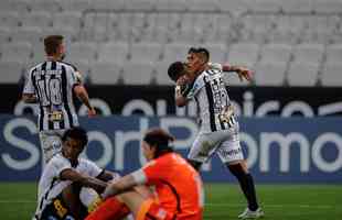 O Atltico venceu Corinthians de virada, por 2 a 1, neste sbado, em So Paulo, pela 21 rodada do Campeonato Brasileiro. Os gols alvinegros foram marcados por Guilherme Arana e Marrony. Matheus Dav balanou a rede para o Timo.