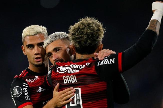 3 Flamengo - Bicampeo da Amrica, o time rubro-negro vive a terceira maior srie invicta como visitante na Libertadores. So 11 partidas seguidas sem perder fora de casa, com onze vitrias e trs empates entre 2020 e 2022. A sequncia continua em vigor.