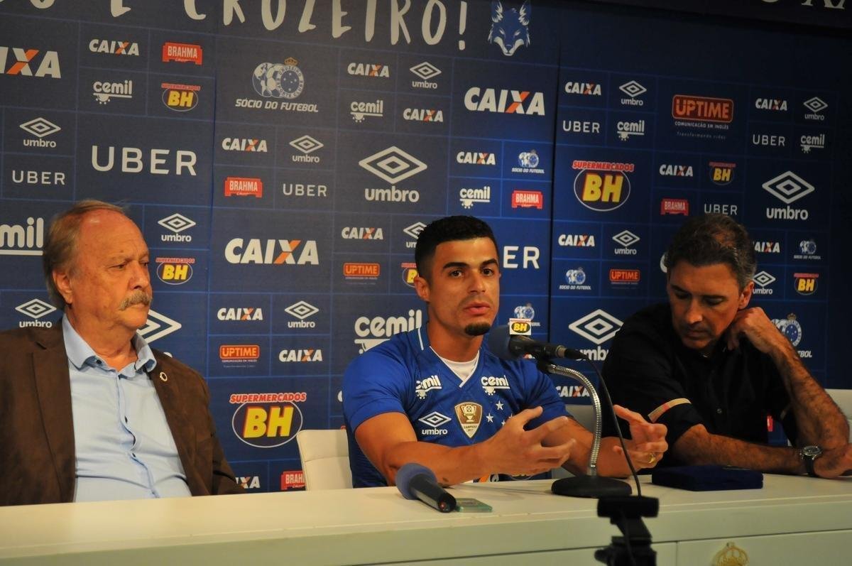 Cruzeiro apresentou o lateral-esquerdo Egdio como novo reforo para a temporada 2018