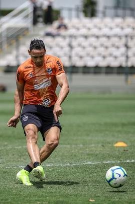 Com Sette Câmara em campo, Atlético se prepara para jogo contra o São Paulo