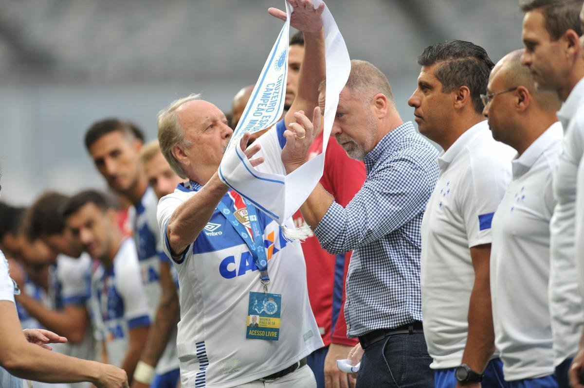 Cruzeiro estreou novo uniforme neste sbado, contra o Grmio