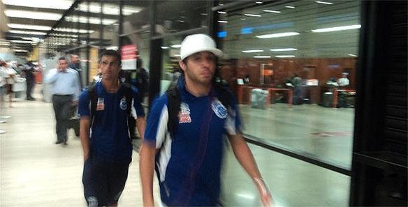 Delegao do Cruzeiro desembarcou em Confins na noite desta quinta-feira