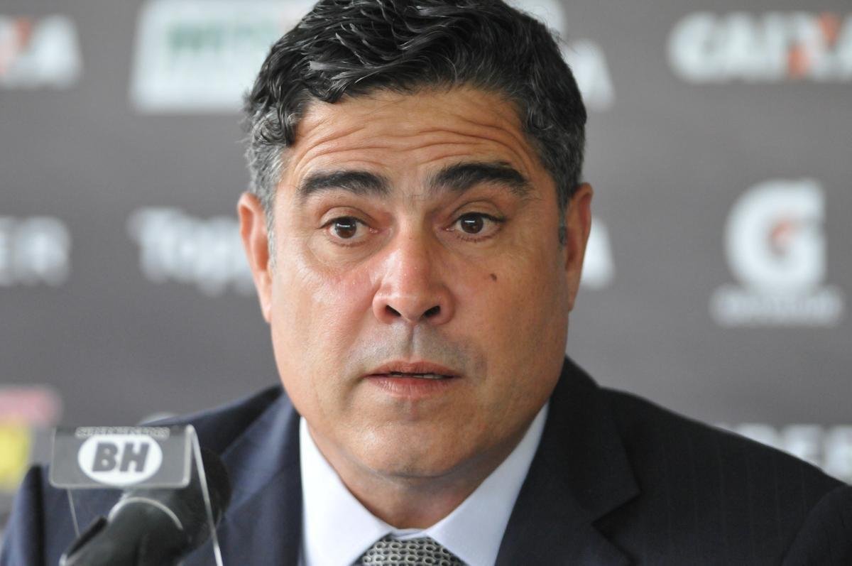 Atltico voltou ao trabalho nesta quinta-feira e apresentou Ricardo Oliveira; alm do atacante, presidente Sergio Sette Cmara e diretor de futebol Alexandre Gallo falaram com os jornalistas