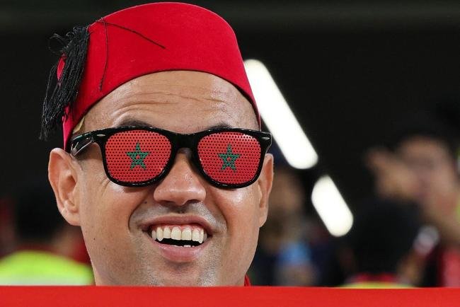 Torcedores de Marrocos e Espanha na deciso no Estdio Cidade da Educao, pelas oitavas de final da Copa do Mundo 