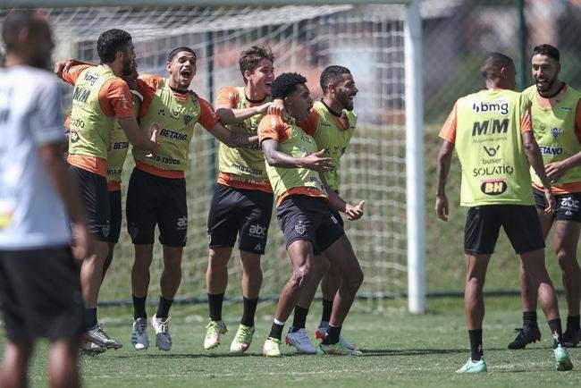 Comemorao pelo aniversrio do Galo e treino