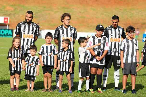 Fotos do duelo entre Patrocinense e Atltico, em Patrocnio, pela nona rodada do Mineiro