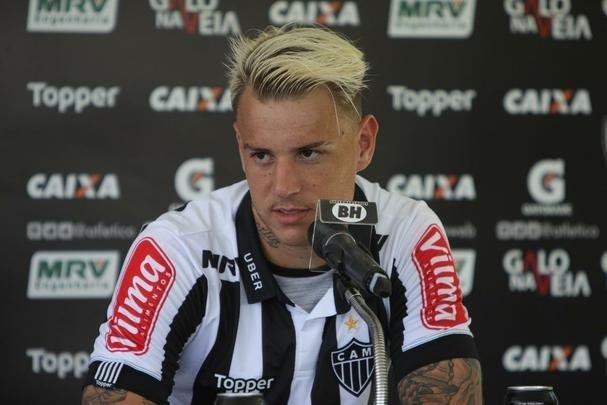 Imagens da apresentao de Rger Guedes no Atltico