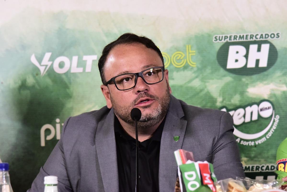 O meia argentino Emmanuel Martinez foi apresentado pelo Am�rica nesta ter�a-feira (16/8), em evento realizado no Mercado Central, em Belo Horizonte. 