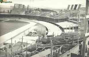 25/12/1964 - Arquibancadas sendo erguidas na obra de construção do Mineirão