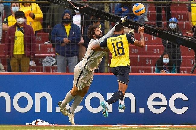 Brasil empatou com Equador em Quito, em jogo com arbitragem confusa 