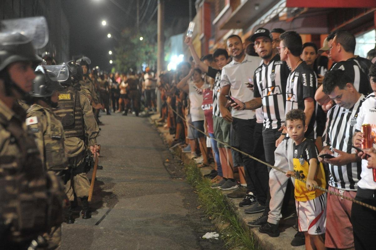 Torcida do Atltico no pr-jogo do duelo com o Defensor, no Independncia, pela Copa Libertadores