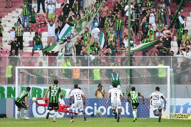 Fotos da partida entre Amrica e Atltico, no Independncia, pela 24 rodada do Campeonato Brasileiro