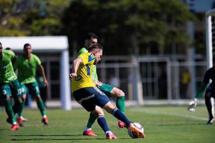 Cruzeiro empatou por 1 a 1 com o Boavista-RJ em jogo-treino realizado neste sbado (22/5), na Toca da Raposa II. Rafael Sobis marcou o gol celeste, enquanto Douglas Pedroso fez para a equipe do Rio de Janeiro.