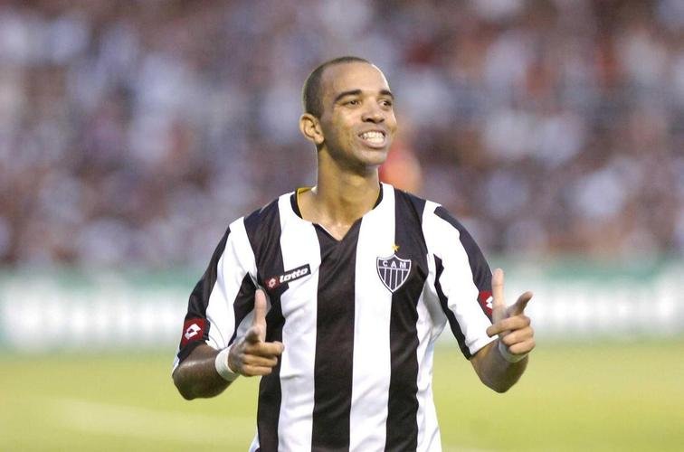 Diego Tardelli - 42 gols em 2009