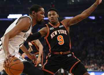 Ala do Brooklyn Nets, garantido no play-in, teve 32 pontos, dez rebotes e 11 assistências no 'dérbi' de Nova York