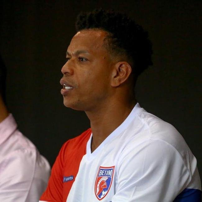 Com jogadores conhecidos da torcida mineira, como o zagueiro Edcarlos o meio-campista Leandro Domingues, o Betim apresentou o elenco nessa segunda-feira (21)