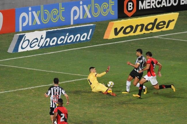 Fotos da vitria do Atltico por 2 a 0 sobre Atltico-GO pelo Campeonato Brasileiro