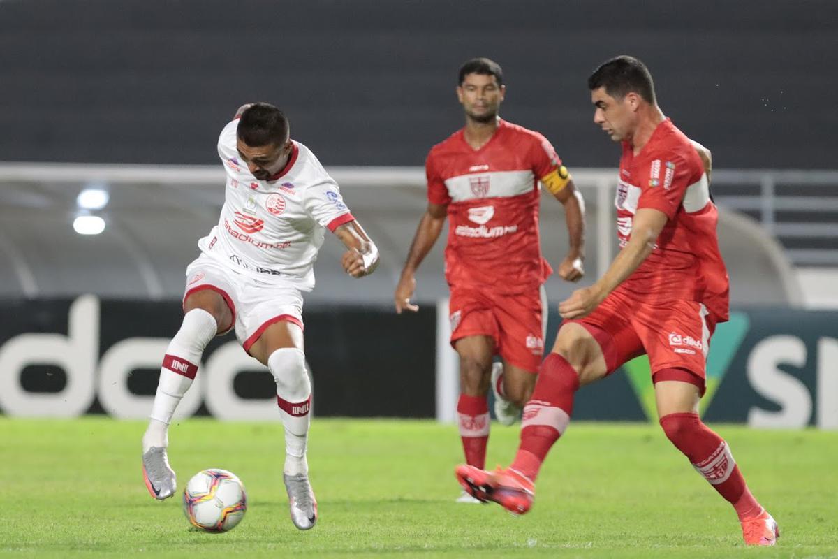 Partida marcou a estreia do tcnico Hlio do Anjos no time alvirrubro
