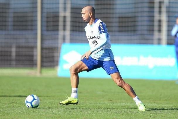 Diego Tardelli (Grêmio): atacante, 34 anos, seis jogos