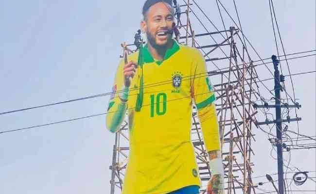 Totem de 105m de Neymar