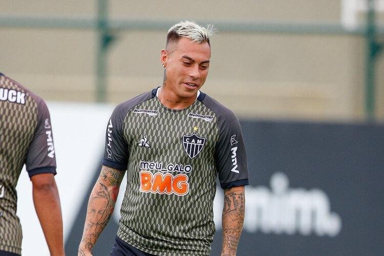 O atacante Eduardo Vargas recebeu o diagnstico positivo de COVID-19 em 18 de novembro de 2020, dois dias aps a testagem em todo o elenco do Atltico. 