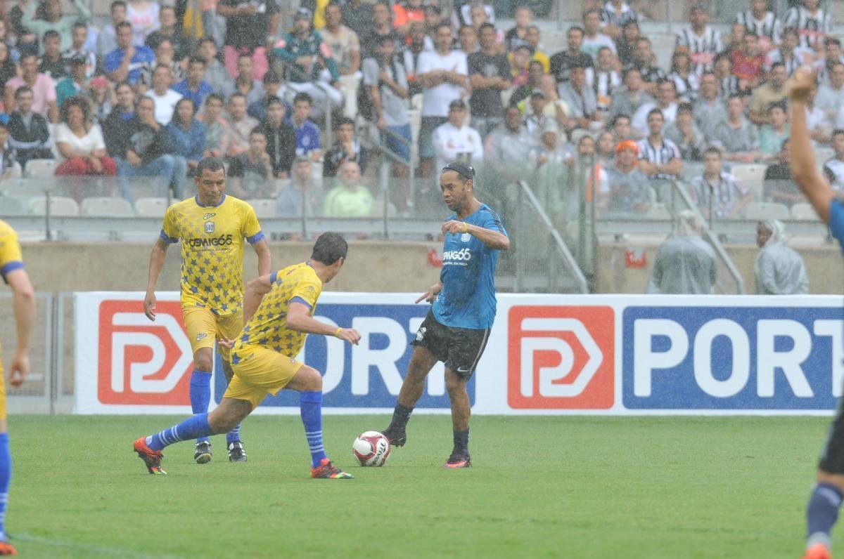 Fotos do 'Game of Dreams', jogo festivo dos Amigos do Ronaldinho contra os Amigos do Penta