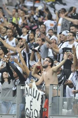 Imagens das torcidas de Atltico e Grmio, no Mineiro, pela deciso da Copa do Brasil