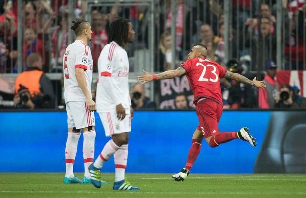 No Allianz Arena, volante chileno Vidal marcou o único gol da partida