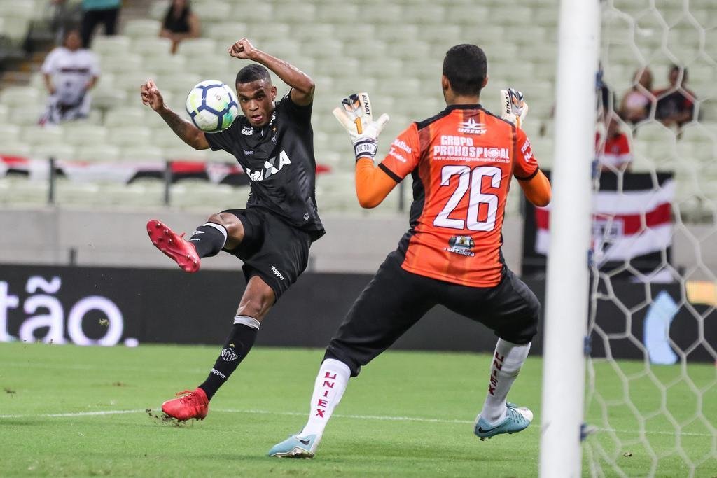 Veja imagens do empate entre Ferrovirio-CE e Atltico no Castelo