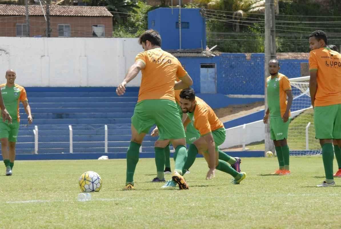 Amrica treina em Macei, no campo do CSA, para enfrentar o Murici-AL, pela Copa do Brasil