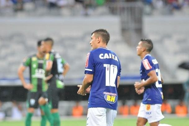 Cruzeiro e Amrica ficaram no empate, e permitiriam a chegada do Uberlndia  liderana