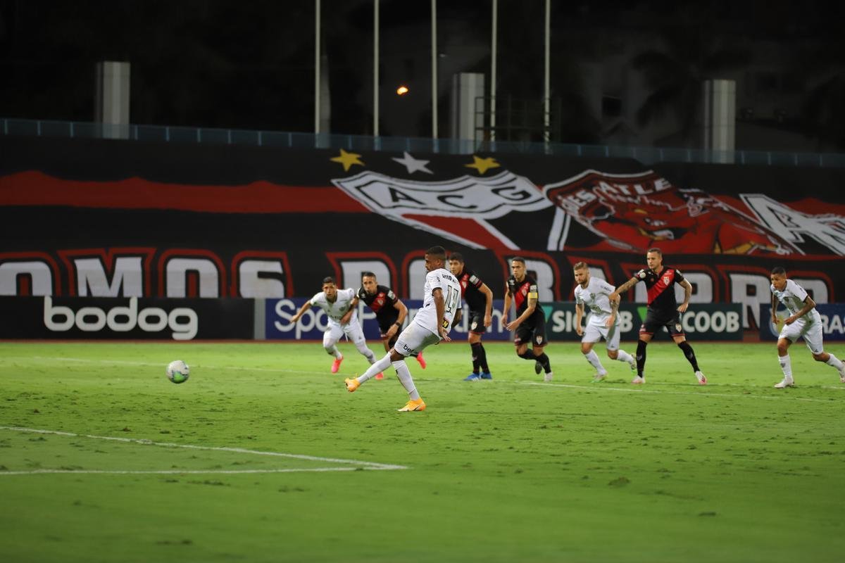 Atltico venceu Atltico-GO por 4 a 3, com gols de Keno (3) e Nathan. Time assumiu liderana do Brasileiro, com 21 pontos