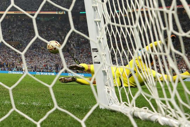 Di Mara ampliou a vantagem da Argentina para 2 a 0 na final da Copa do Mundo contra a Frana. Veja o gol por todos os ngulos