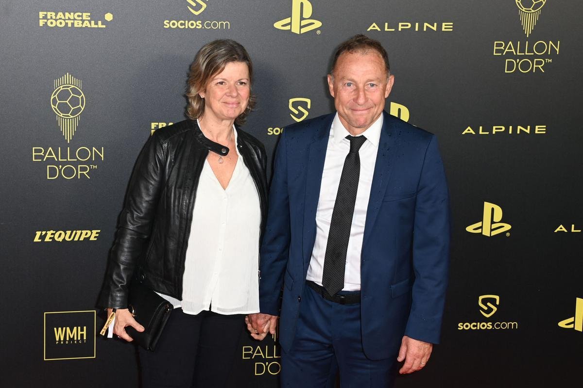 Personalidades do esporte no tapete vermelho do prmio Bola de Ouro, da France Football, no Theatre du Chatelet, em Paris.