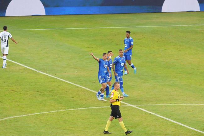 Fotos do primeiro gol do Cruzeiro, marcado por Sabino (Sport), contra