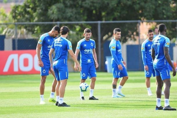 Técnico Abel Braga comandou atividade fechada à imprensa na Toca da Raposa II