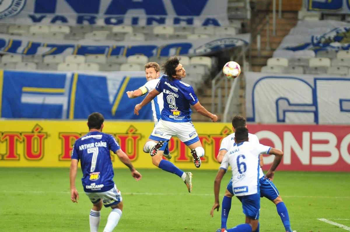 Fotos do jogo entre Cruzeiro e Ava, no Mineiro, pela 11 rodada da Srie B do Brasileiro