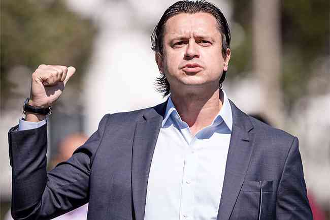 Presidente do Cruzeiro admitiu divergência com Felipão, mas no sentido de executar projeto