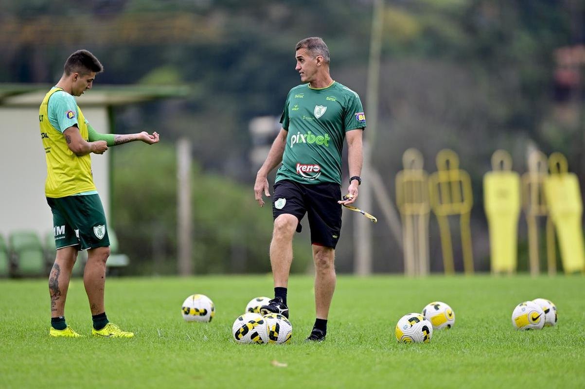 Elenco do Amrica se reapresentou no CT Lanna Drumond nesta quinta-feira, aps trs dias de folga