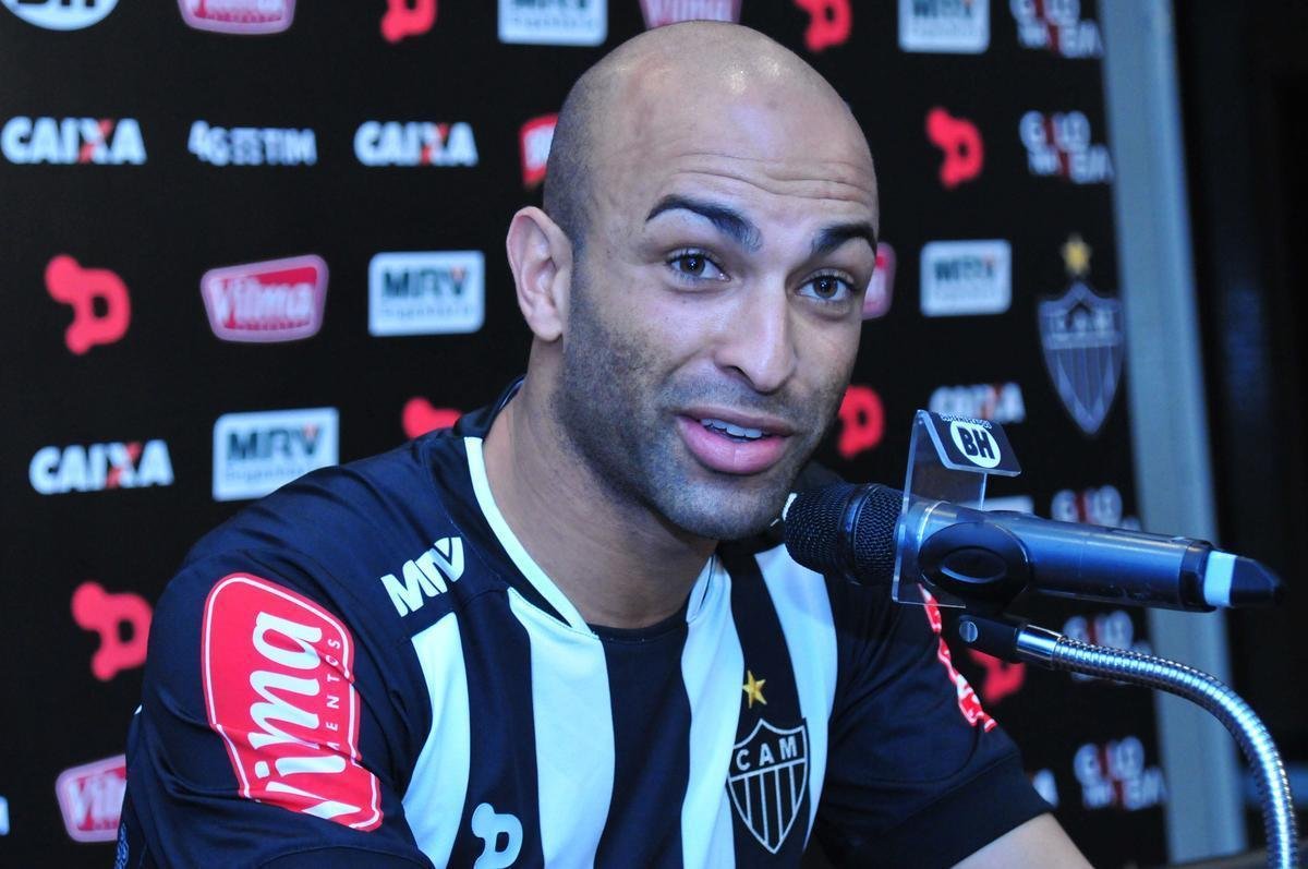 Ronaldo Conceio - O zagueiro brasileiro vestiu a camisa do Nacional entre 2008 e 2009. Em 2016, foi contratado pelo Atltico a pedido do tcnico Marcelo Oliveira. No Galo, foi muito criticado pelas falhas e jogou poucas vezes (apenas cinco jogos).