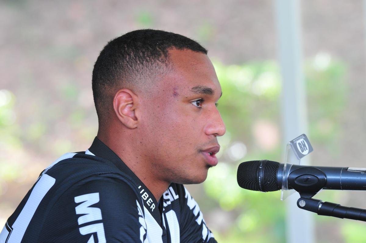 Fotos da apresentao e primeiro treino de Leandrinho no Atltico