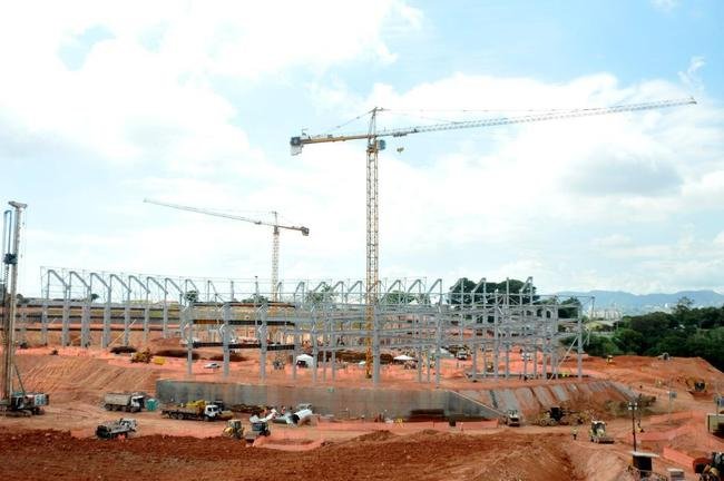Arena MRV completa um ano de obras neste 20 de abril de 2021. Veja como est� o andamento da constru��o do est�dio do Atl�tico, que tem previs�o de ficar pronto em outubro de 2022. Ser�o 46 mil lugares, 2.333 vagas de estacionamento, 40 bares e 80 camarotes. O empreendimento fica no bairro Calif�rnia, em Belo Horizonte. (Fotos de Gladyston Rodrigues/EM/D. A Press)