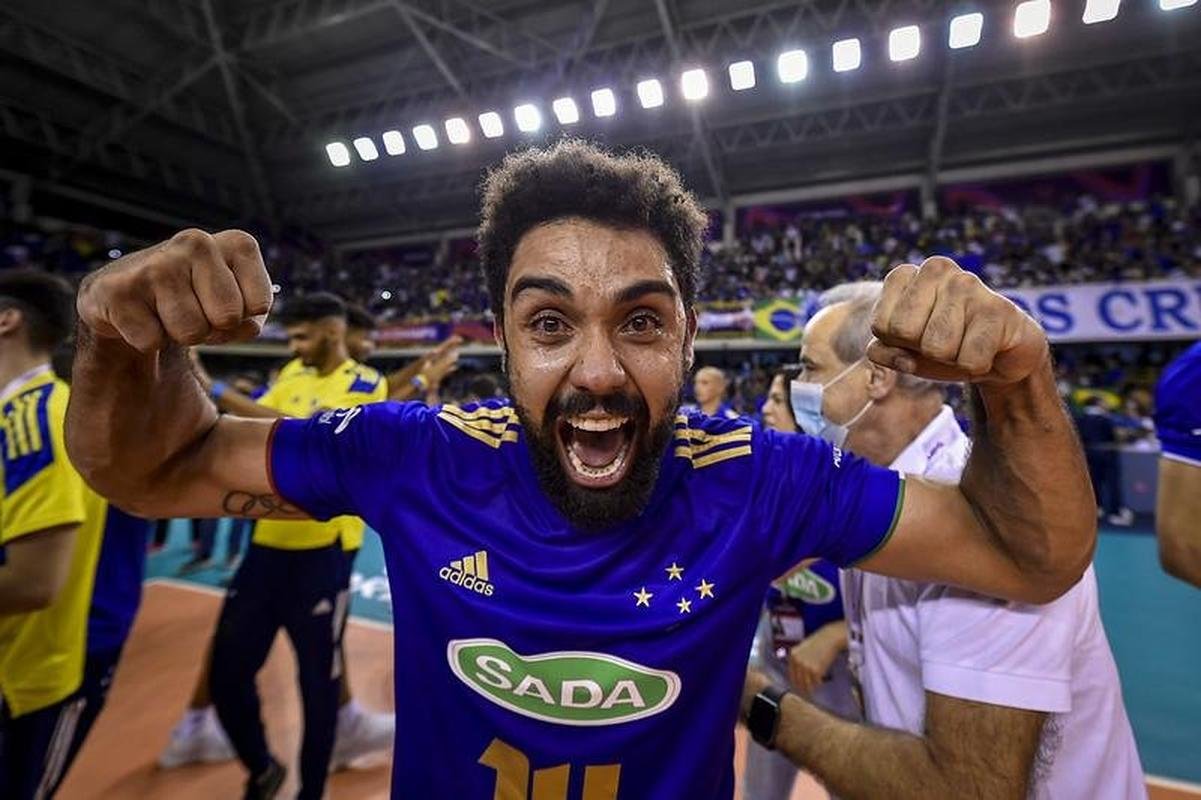 Fotos da festa do Cruzeiro com a vitria sobre o Civitanova e a conquista do tetracampeonato mundial de vlei, em Betim