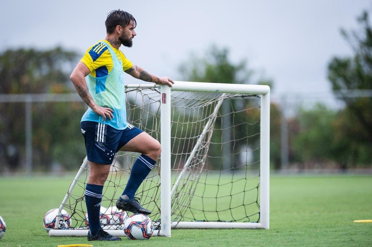 Jogadores do Cruzeiro treinaram na manh deste domingo na Toca da Raposa II