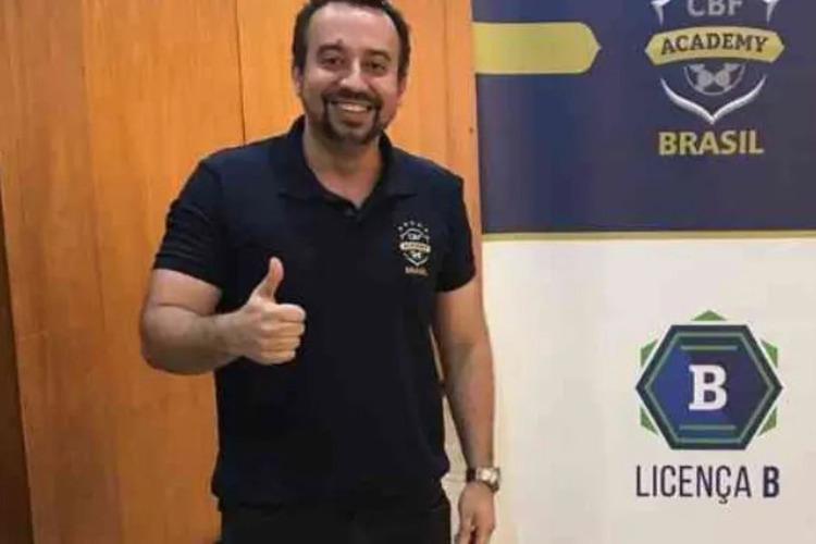 O analista de desempenho do Atlético, Gustavo Nicoline, recebeu o diagnóstico positivo de COVID-19 na manhã desta quarta-feira, dois dias após a testagem em todos os profissionais do Galo.