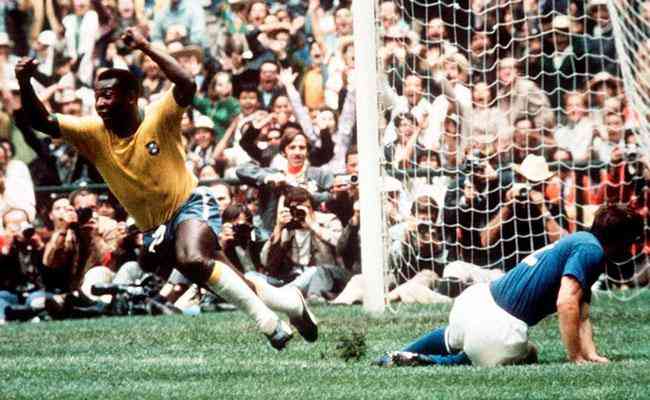 Pel comemora primeiro gol do Brasil na goleada por 4 a 1 sobre a Itlia na final da Copa de 1970