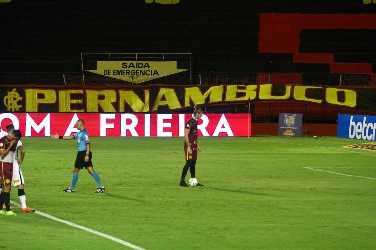 Com gol do zagueiro Maidana, de pênalti, Sport venceu o Corinthians em casa e deu um salto importante na tabela de classificação da Série A.