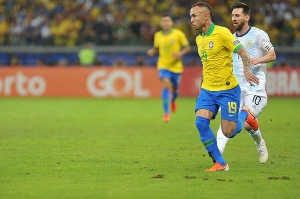 Fotos da vitria do Brasil sobre a Argentina, por 2 a 0, no Mineiro, pela semifinal da Copa Amrica; Gabriel Jesus e Firmino marcaram os gols da seleo em BH