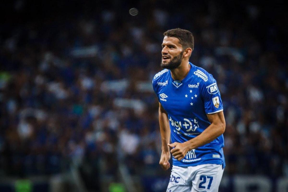 Volante Jadson pelo Cruzeiro, em 2019
